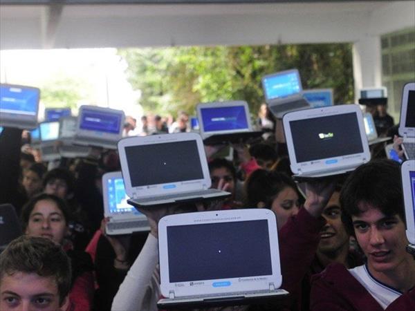 500.000 computadoras para estudiantes de todo el país 500.000 computadoras para estudiantes de todo el país