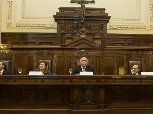 NO HAY "CONTROVERSIA" EN LOS NOMBRAMIENTOS DE LA CORTE NO HAY "CONTROVERSIA" EN LOS NOMBRAMIENTOS DE LA CORTE