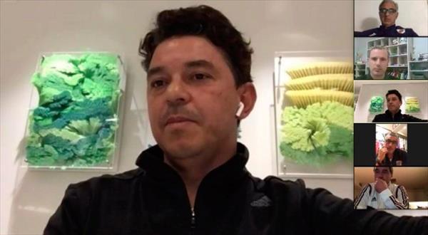 Gallardo habló con los pibes de inferiores para que sepan lo que es "ser de primera" Gallardo habló con los pibes de inferiores para que sepan lo que es "ser de primera"