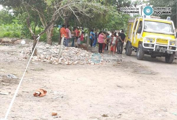 Defensa Civil atendió la situación en La Costanera donde el río arrastró casas Defensa Civil atendió la situación en La Costanera donde el río arrastró casas