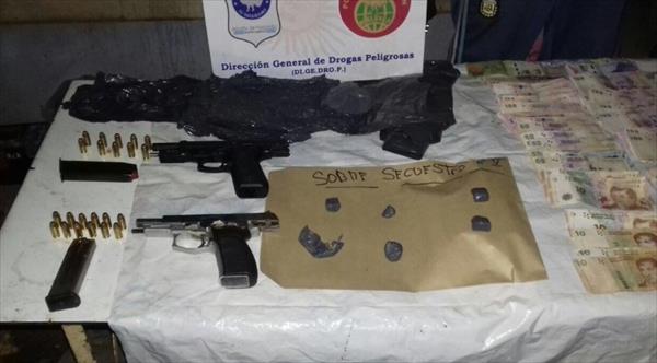 Allanamiento en zona sur: 26 mil pesos, droga y un detenido Allanamiento en zona sur: 26 mil pesos, droga y un detenido
