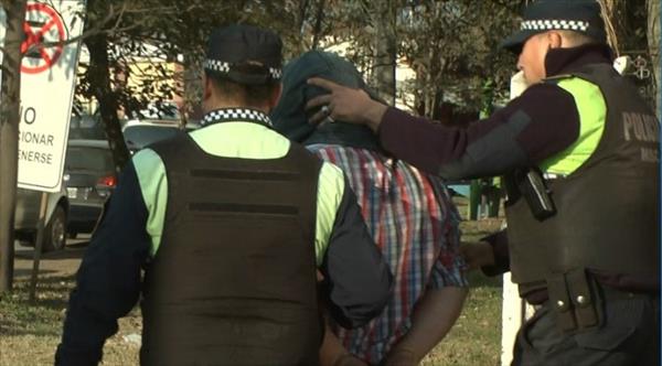 Detienen a un hombre armado en El Manantial Detienen a un hombre armado en El Manantial