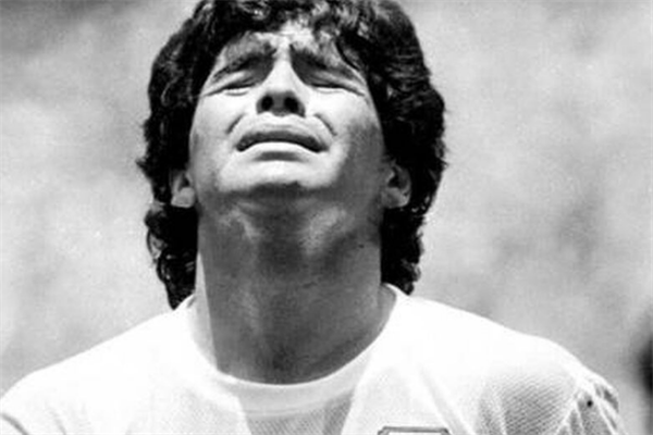 Maradona: piden cambio de carátula Maradona: piden cambio de carátula