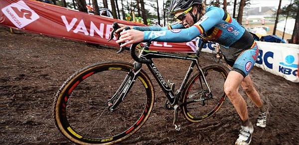 "DOPING TECNOLÓGICO" EN EL CICLISMO: LE AGREGÓ UN MOTOR "DOPING TECNOLÓGICO" EN EL CICLISMO: LE AGREGÓ UN MOTOR