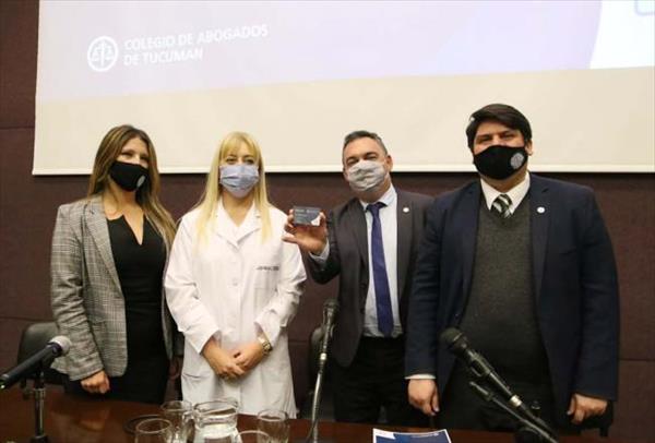 Con una tarjeta azul, abogados colegiados tendrán acceso a servicios de salud Con una tarjeta azul, abogados colegiados tendrán acceso a servicios de salud