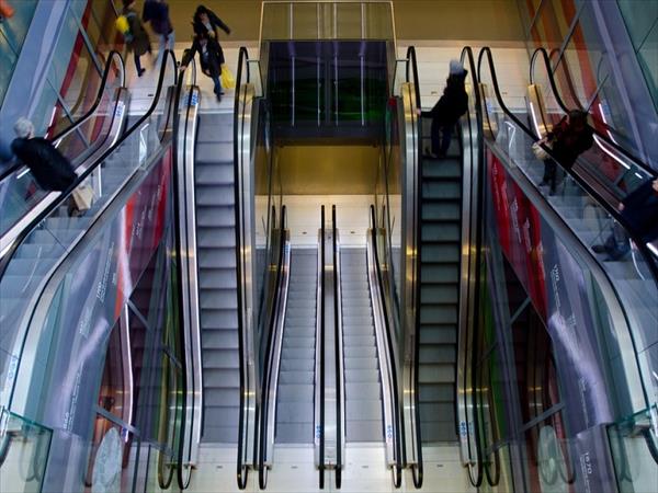 Los peligros de las escaleras mecánicas Los peligros de las escaleras mecánicas