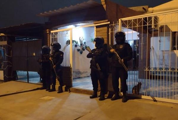 La Policía ya realizó más de 20 allanamientos y secuestró más de 30 celulares La Policía ya realizó más de 20 allanamientos y secuestró más de 30 celulares
