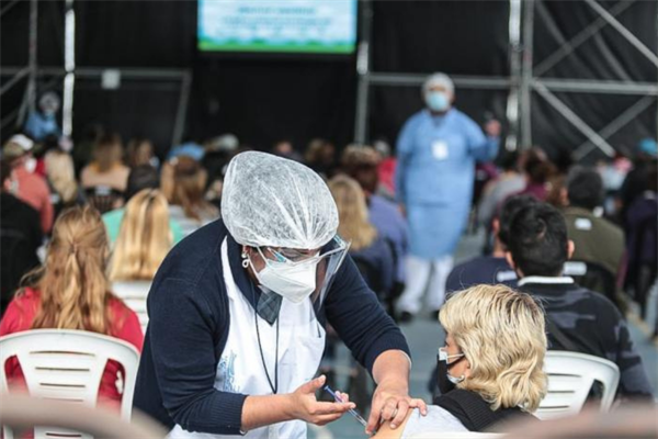 Este mediodía se abre la inscripción para vacunar a personas de 40 a 44 años Este mediodía se abre la inscripción para vacunar a personas de 40 a 44 años