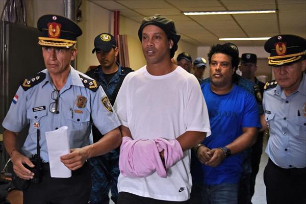 Otorgaron la prisión domiciliaria para Ronaldinho en Paraguay: la millonaria fianza que pagó Otorgaron la prisión domiciliaria para Ronaldinho en Paraguay: la millonaria fianza que pagó