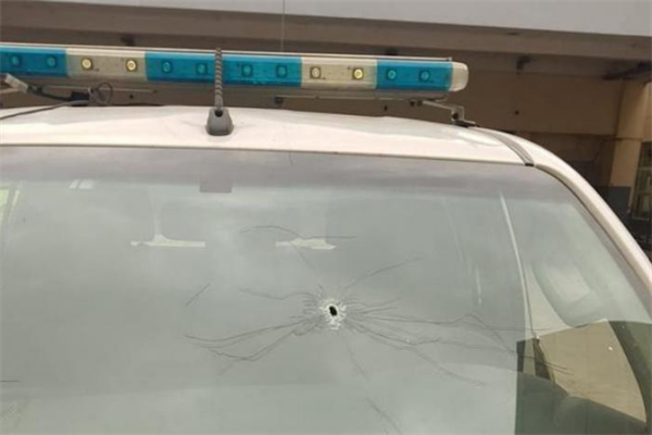 Un policía baleado se salvó por el chaleco antibalas Un policía baleado se salvó por el chaleco antibalas