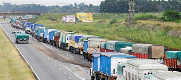 ASEGURAN QUE LOS IMPUESTOS REPRESENTAN EL 40% DE LAS TARIFAS DE TRANSPORTE DE CARGA ASEGURAN QUE LOS IMPUESTOS REPRESENTAN EL 40% DE LAS TARIFAS DE TRANSPORTE DE CARGA