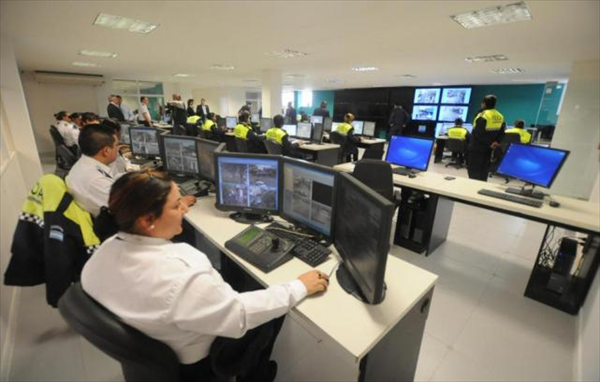 911, sus llamadas serán monitoreadas 911, sus llamadas serán monitoreadas