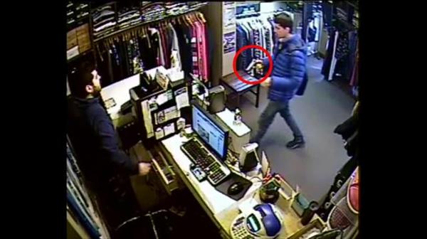 ENCERRÓ AL VENDEDOR, VACIÓ LA CAJA Y LLENÓ UNA BOLSA CON ROPA ENCERRÓ AL VENDEDOR, VACIÓ LA CAJA Y LLENÓ UNA BOLSA CON ROPA