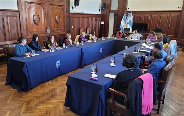 Magistrados del Fuero de Familia se reunieron con la Secretaria de Niñez, Adolescencia y Familia de la Provincia Magistrados del Fuero de Familia se reunieron con la Secretaria de Niñez, Adolescencia y Familia de la Provincia