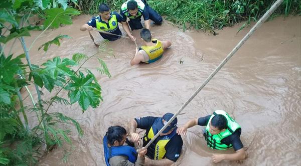 Rescataron a siete pescadores del río Colorado Rescataron a siete pescadores del río Colorado