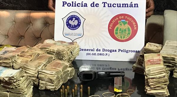 Tres detenidos y secuestro de droga en un megaoperativo Tres detenidos y secuestro de droga en un megaoperativo