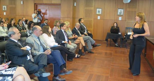 La Oficina de la Mujer lanzó los primeros cursos virtuales 2020 para integrantes de la Corte Suprema La Oficina de la Mujer lanzó los primeros cursos virtuales 2020 para integrantes de la Corte Suprema