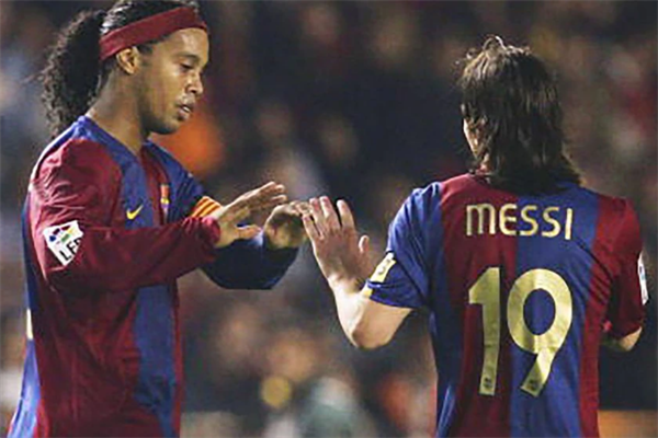 Ronaldinho reveló cuál fue su reacción luego de que Messi le ganara la Copa América a Brasil en el Maracaná Ronaldinho reveló cuál fue su reacción luego de que Messi le ganara la Copa América a Brasil en el Maracaná