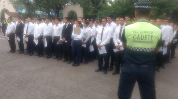 1.100 inscriptos pugnan por ingresar a la fuerza policial 1.100 inscriptos pugnan por ingresar a la fuerza policial