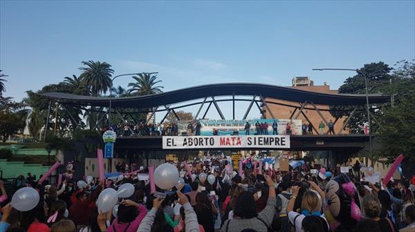 Más de 150 mil tucumanos marcharon “a favor de las dos vidas” Más de 150 mil tucumanos marcharon “a favor de las dos vidas”