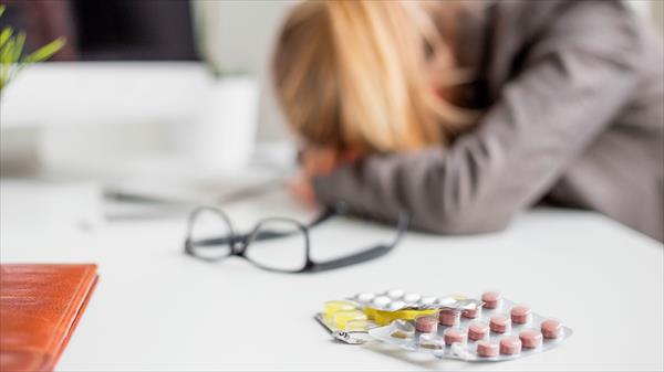 Dolor de cabeza: sólo el 10% de las personas consulta al médico y la mayoría se automedica Dolor de cabeza: sólo el 10% de las personas consulta al médico y la mayoría se automedica