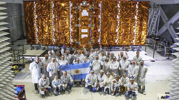 El satélite argentino Saocom 1B terminó las pruebas y será enviado a EEUU para su lanzamiento. El satélite argentino Saocom 1B terminó las pruebas y será enviado a EEUU para su lanzamiento.